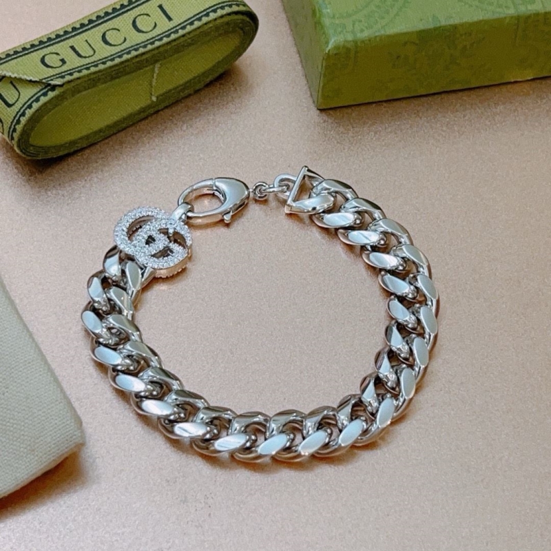 G*u*i bracelets